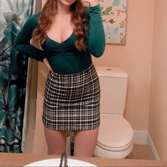 H&M mini skirt size US 2 - Picture 3 of 3